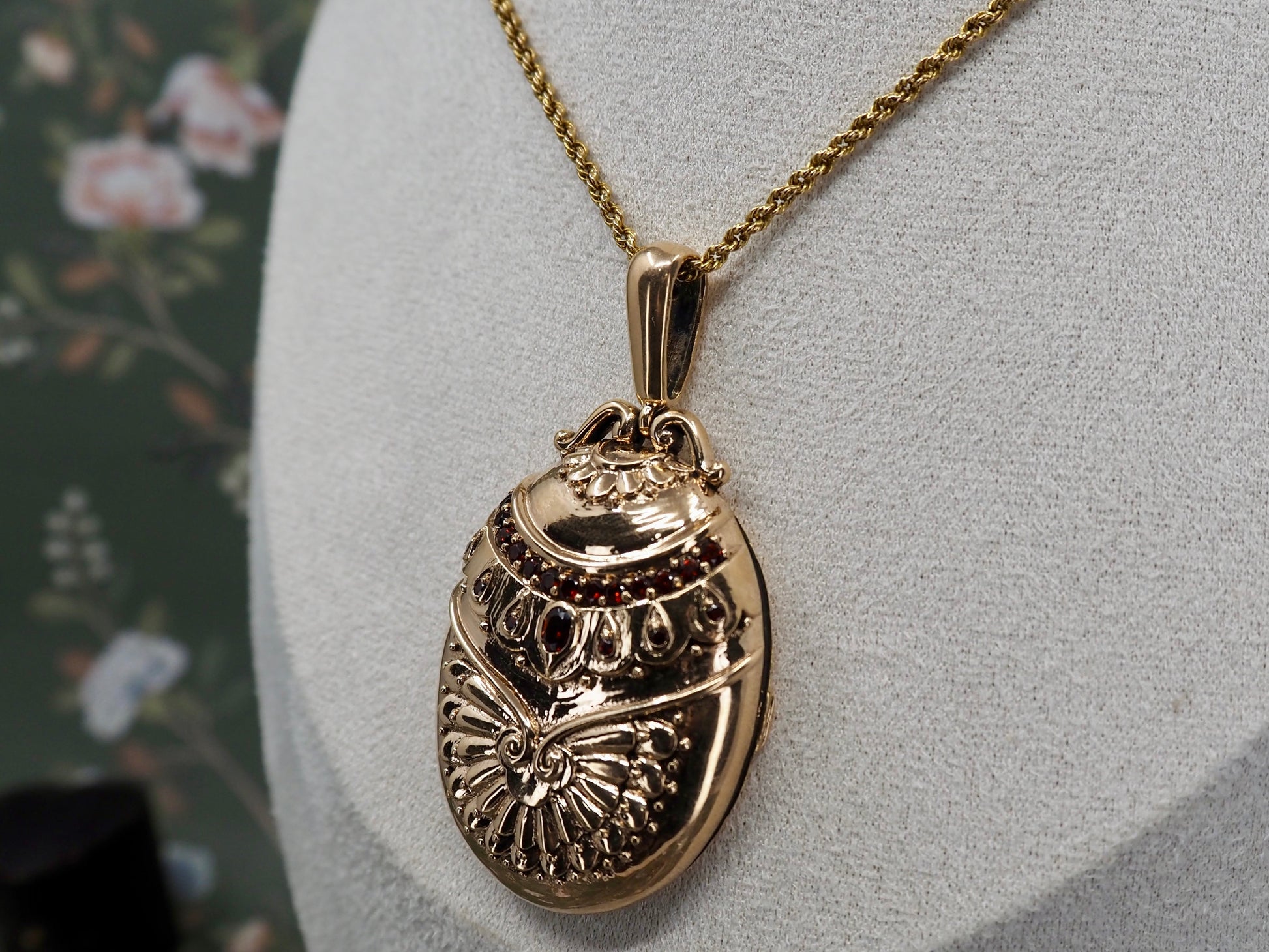 Vintage Garnet and 9ct Gold Locket Hudsons Estate Jewellery