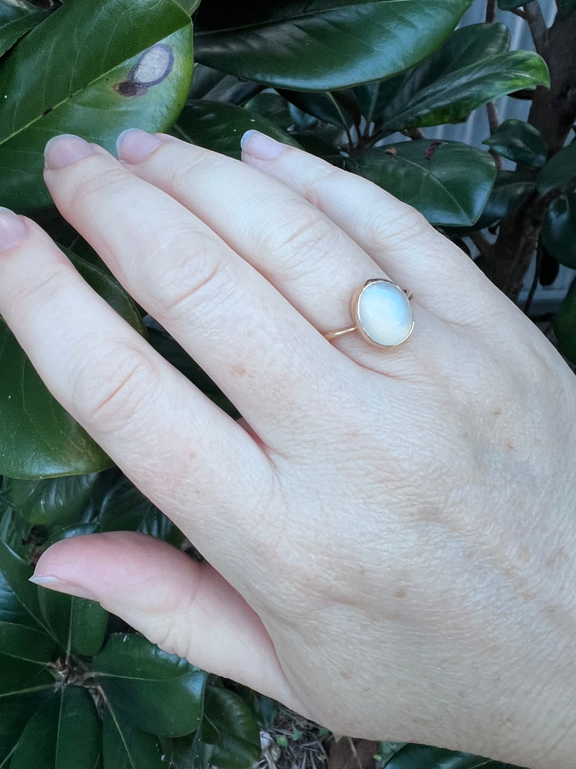 Vintage 18ct Gold and Moonstone Ring Hudsons Estate Jewellery