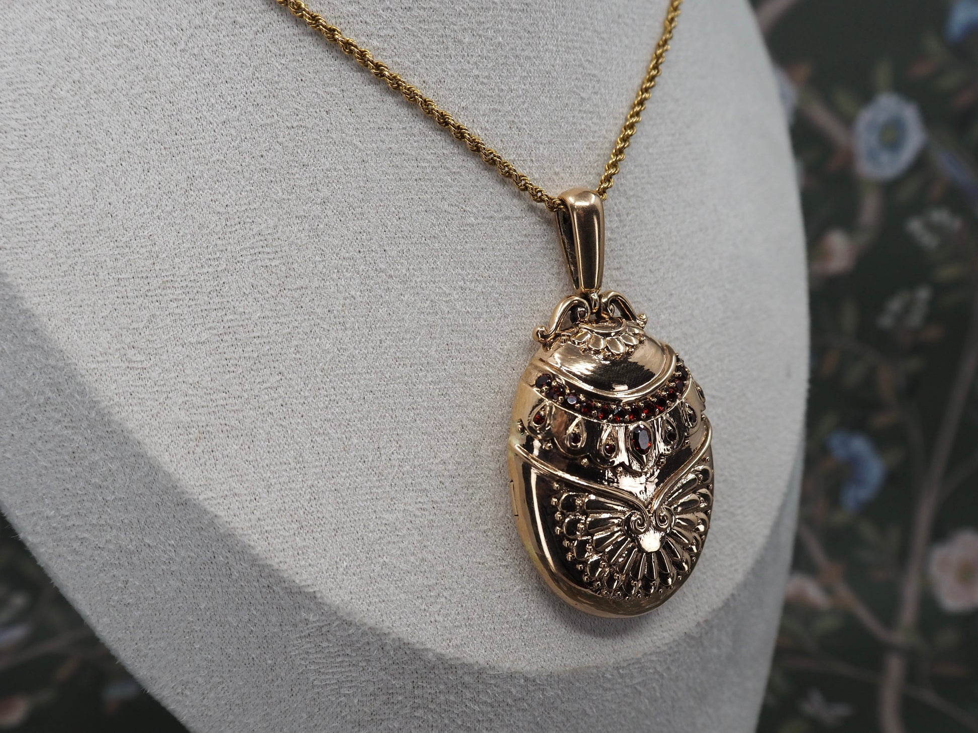 Vintage Garnet and 9ct Gold Locket Hudsons Estate Jewellery