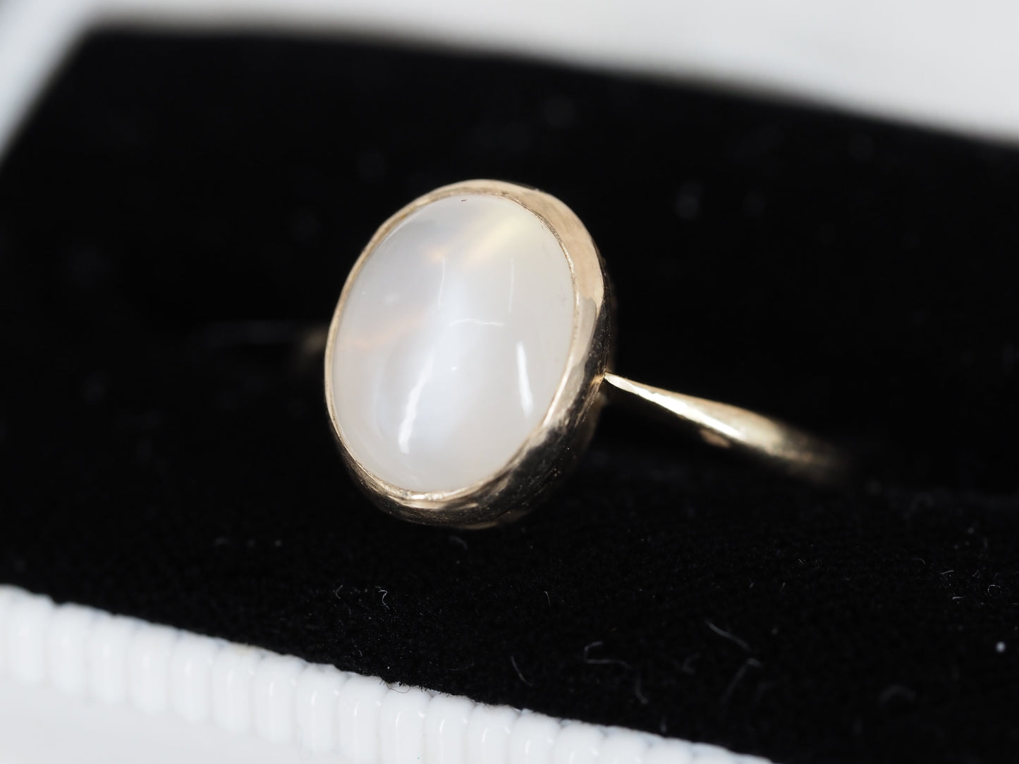 Vintage 18ct Gold and Moonstone Ring Hudsons Estate Jewellery