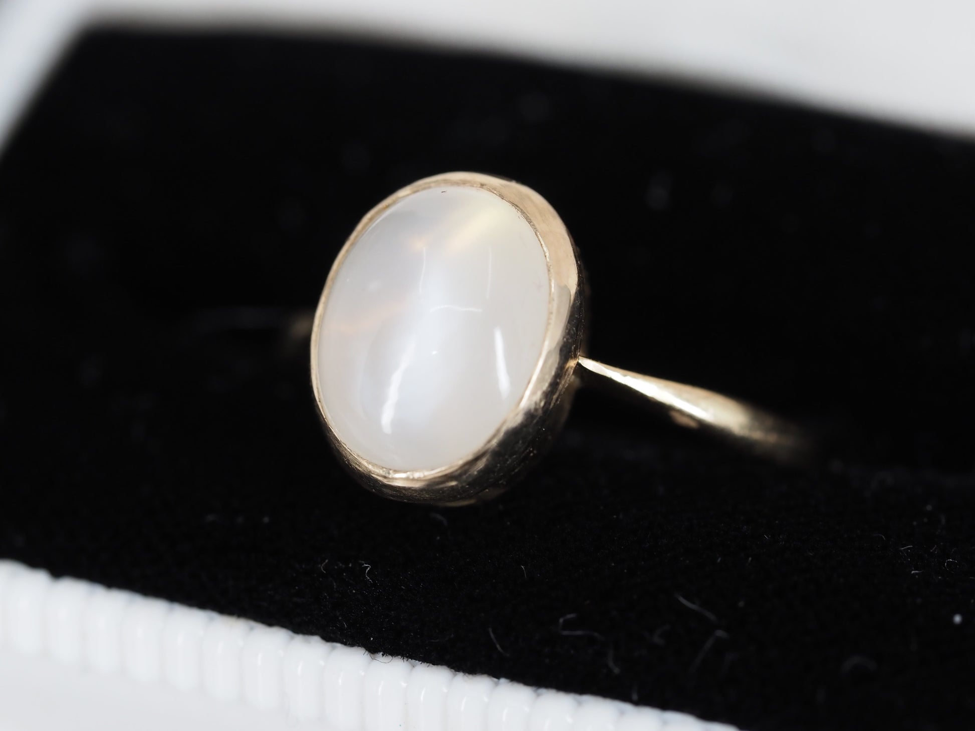 Vintage 18ct Gold and Moonstone Ring Hudsons Estate Jewellery