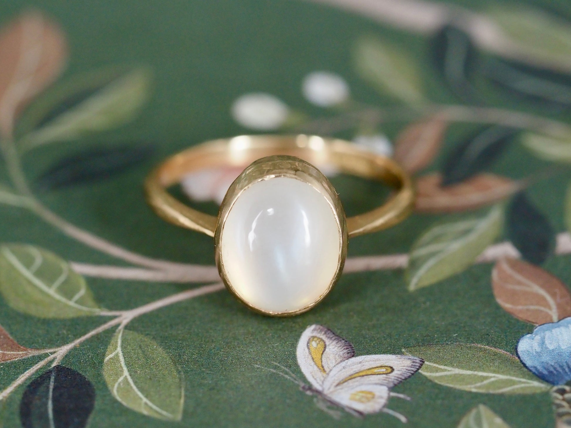 Vintage 18ct Gold and Moonstone Ring Hudsons Estate Jewellery